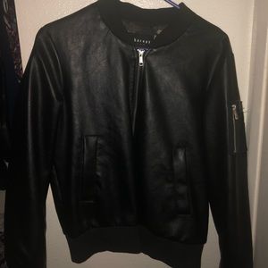 Black leather looking bomber jacket XL